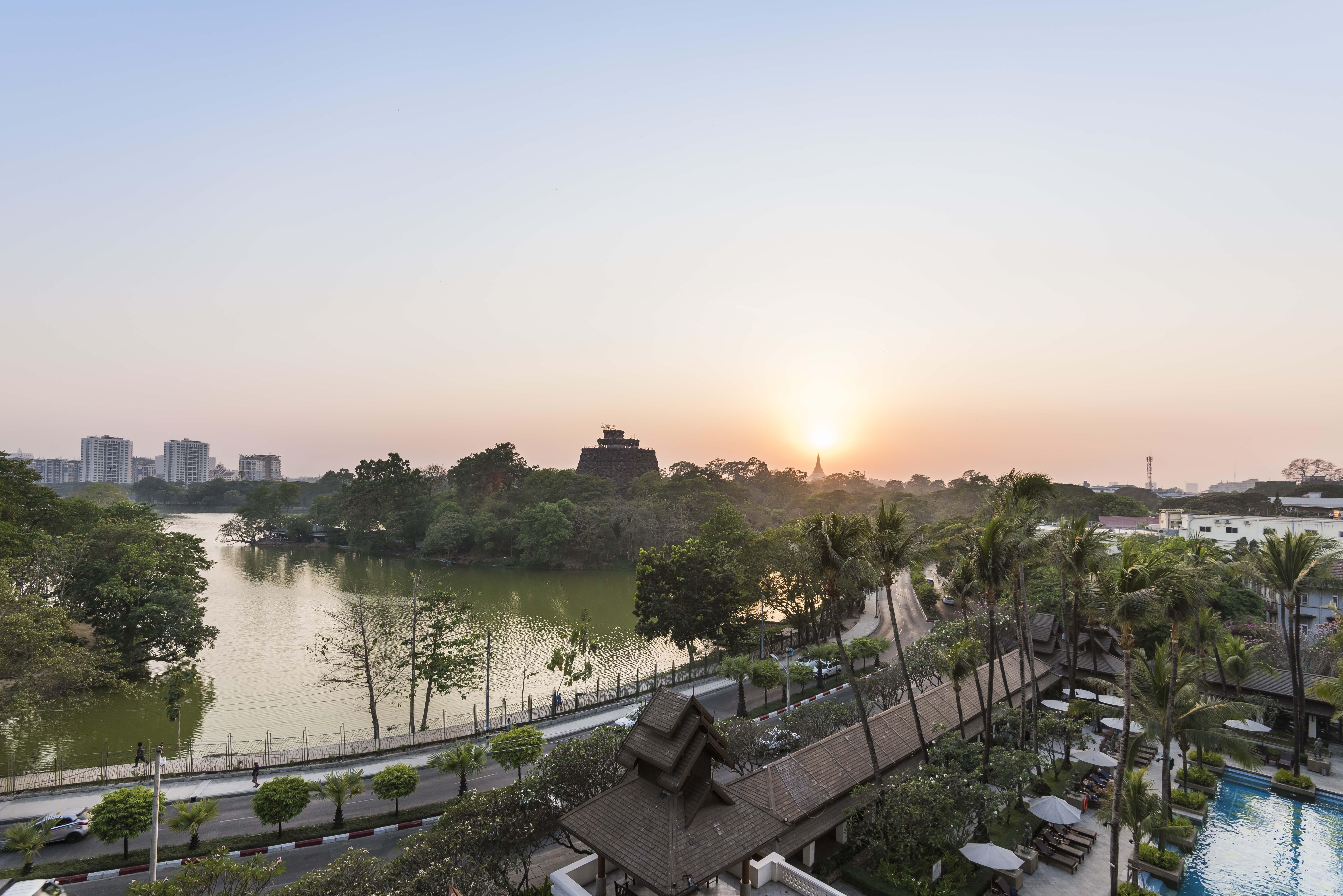 Chatrium Hotel Royal Lake Yangon Eksteriør bilde